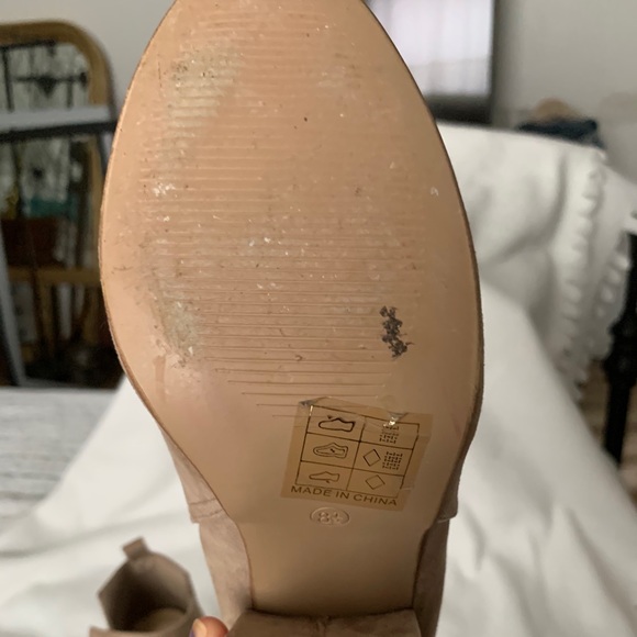 Boots - Picture 4 of 5